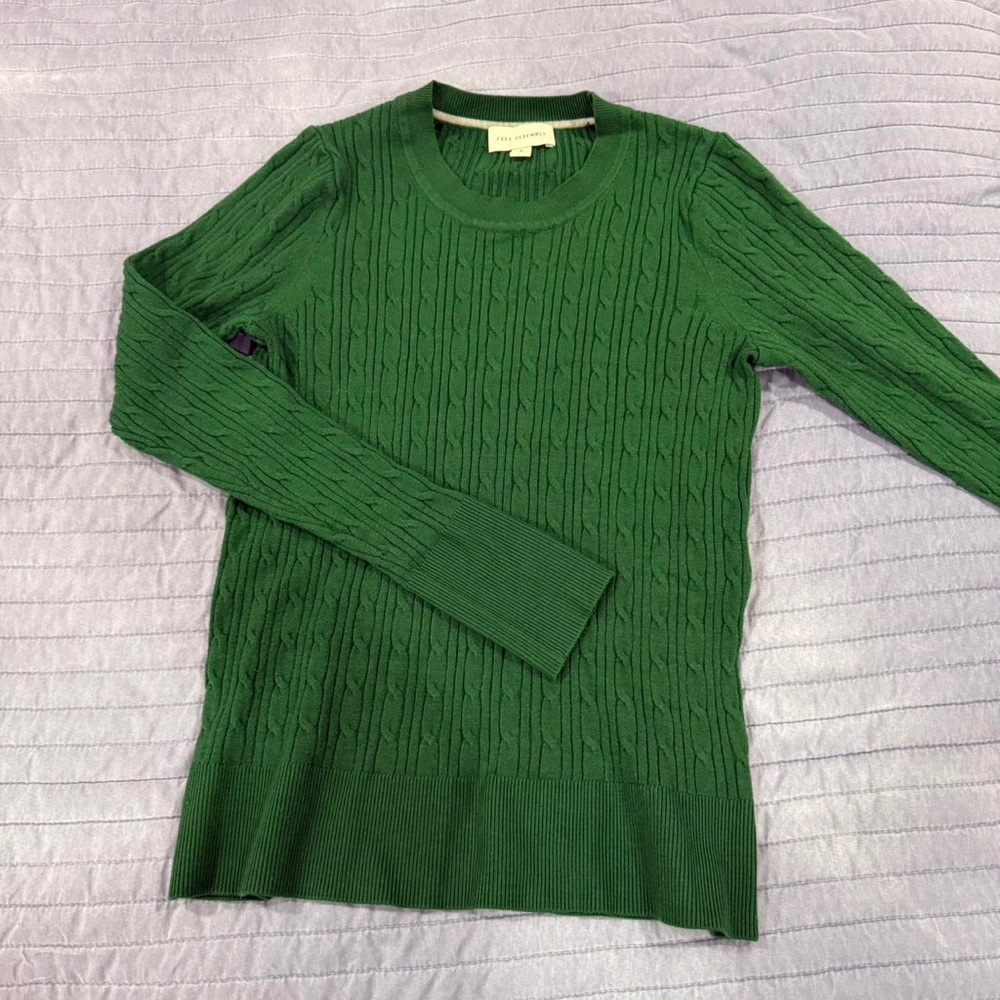 Vibrant Green Crew Neck Cable Knit Sweater
